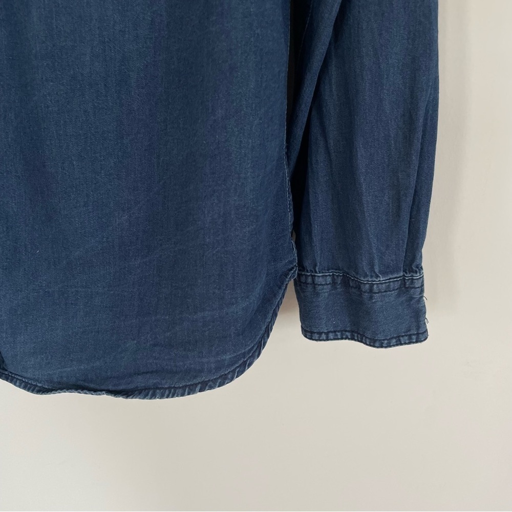 Torrid Taylor Medium Wash Denim Button-Down Shirt in 00 (Medium/Large Size 10) - Picture 10 of 16